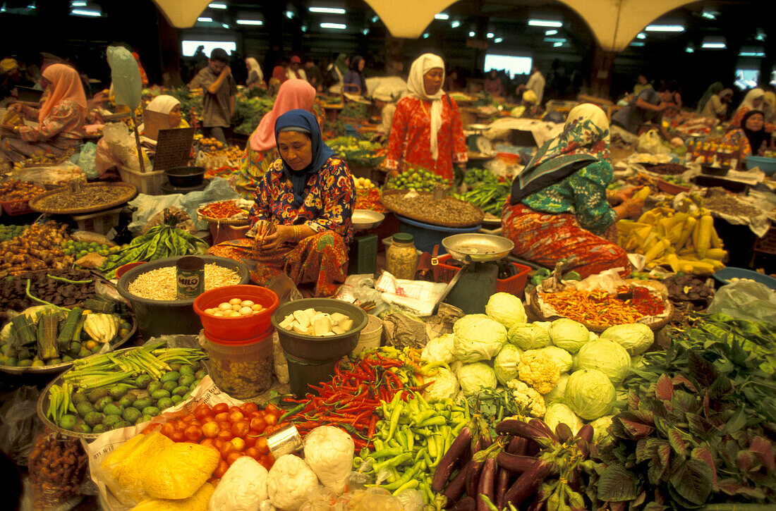 Senior woman at her market stall, Kota Bharu, Market Hall, East coast, Malaysia, Asia