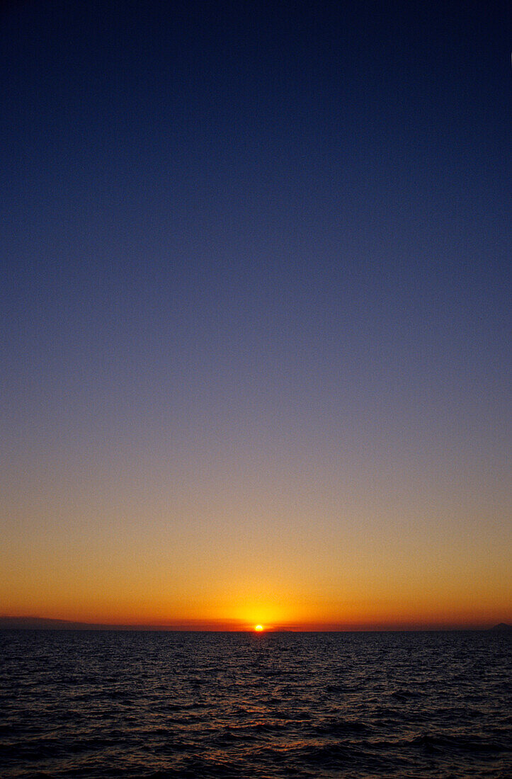 Sunset over the horizon, Windward Islands French Polynesia, South Pacific