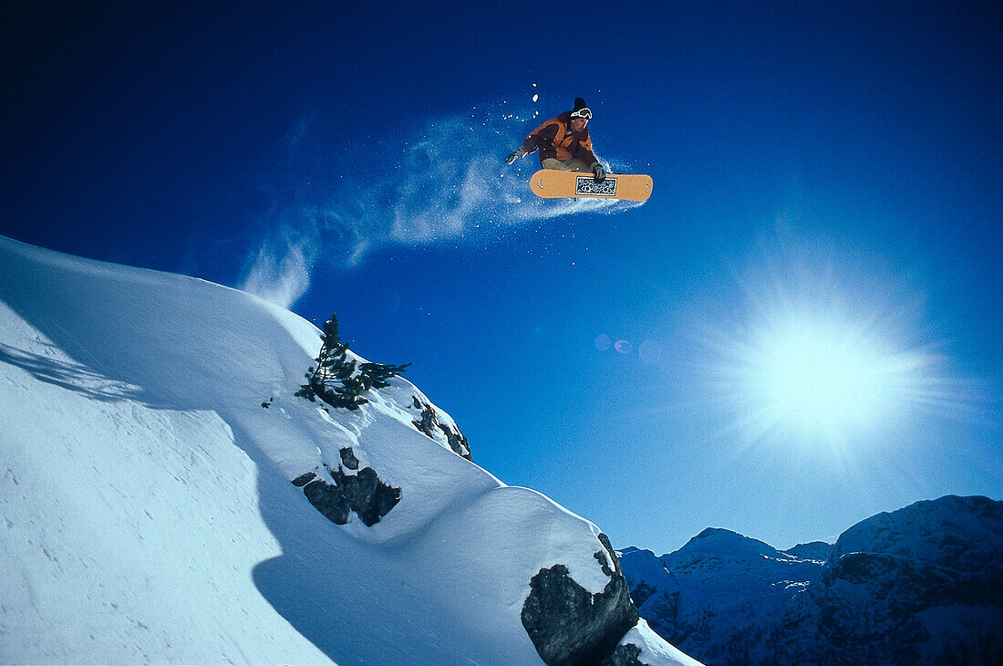 Snowboarder im Sprung, Berchtesgadner Land, Bavaria, Germany