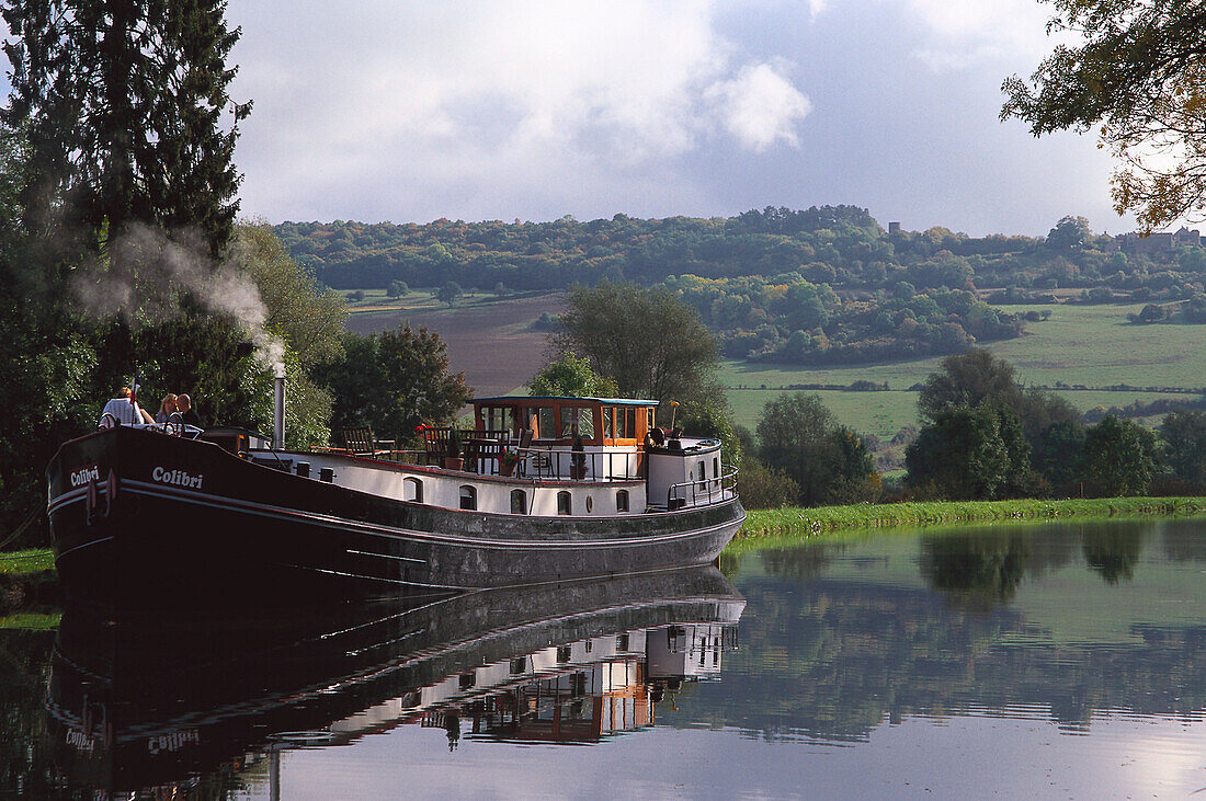 Canal de Bourgogne, near Chateauneuf-en Auxois Burgundy, France