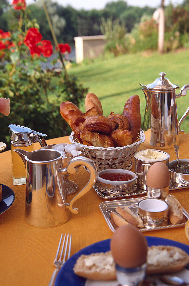 Breakfast, La Cote Saint-Jacques, Joigny Burgundy, France