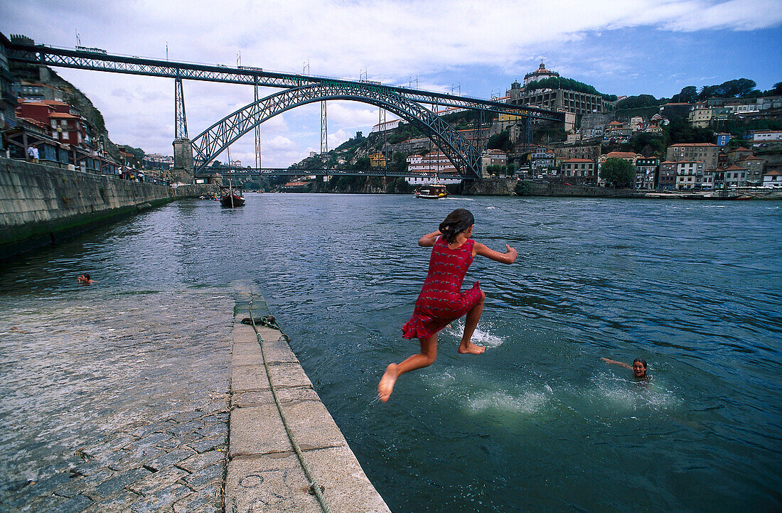 Children bathing, Douro, Cais da Ribeira, Porto, Portugal