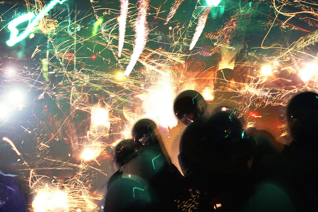 Menschen beim Yenshui Feuerwerk Festival, Yenshui, Tainan County, Taiwan, Asien