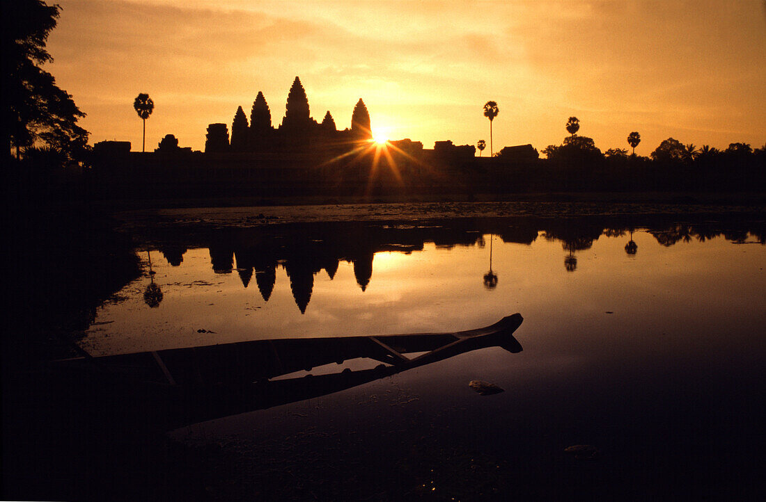 Sunset at Angkor Wat, Angkor Wat, Siem Raep Cambodia, Asia