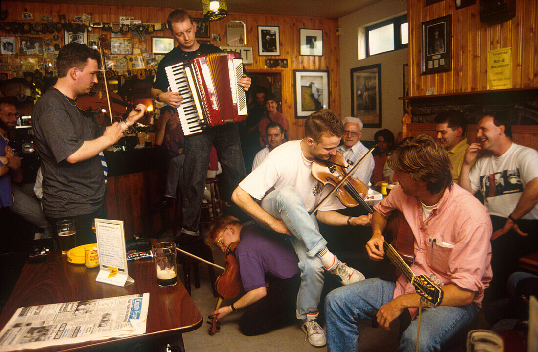 Pub Music, Connemara Irland