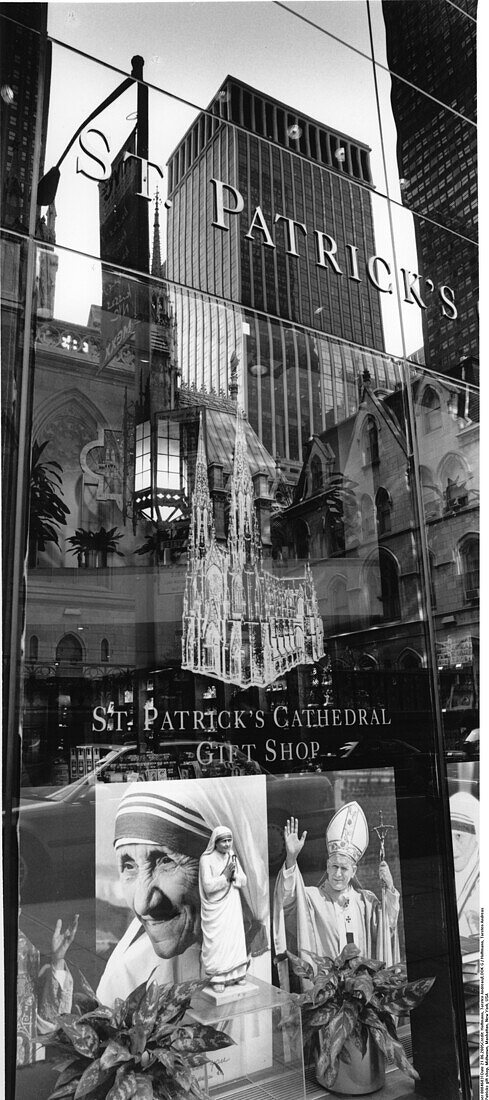 St. Patricks gift shop, Midtwown, Manhattan, New York, USA