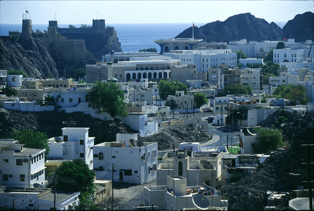 Fort Mirani and the Sultan's Palace at the coast, Muscat, Oman, Middle East, Asia
