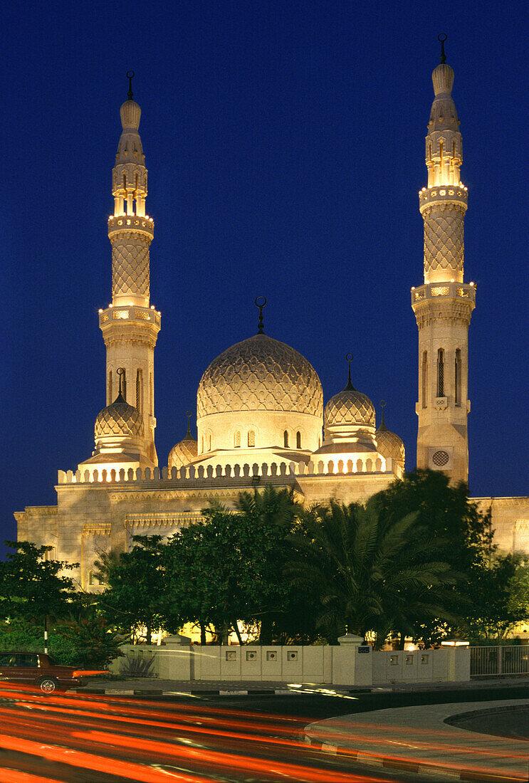Illuminated Jumairah mosque at night, Dubai, Middle East, United Arab Emirates, Asia
