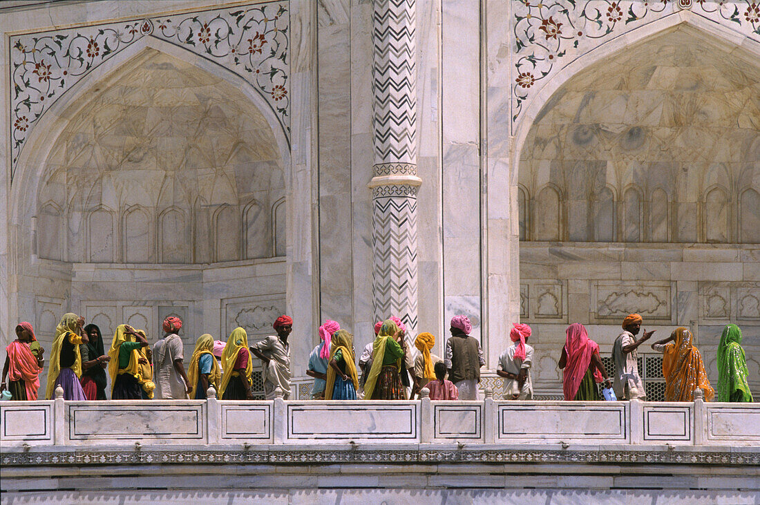 Touristen von Rajasthan am Taj Mahal, Agra, Uttar Pradesh, Indien, Asien