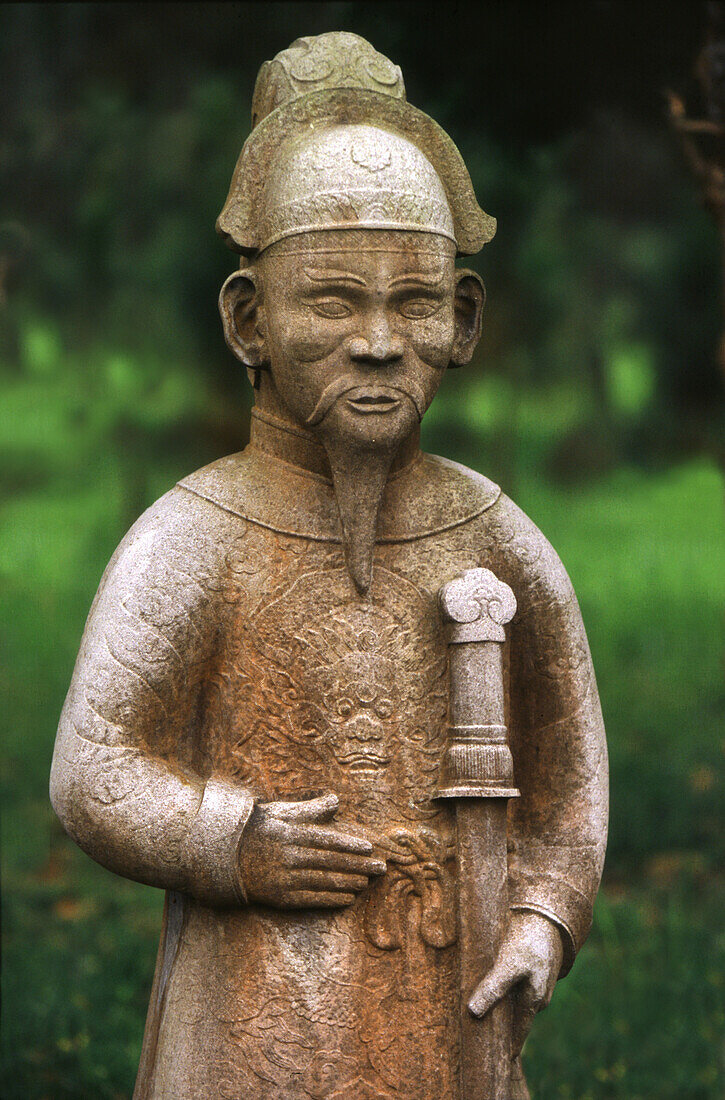 Statue auf dem Königsgrab, Hue, Vietnam, Asien