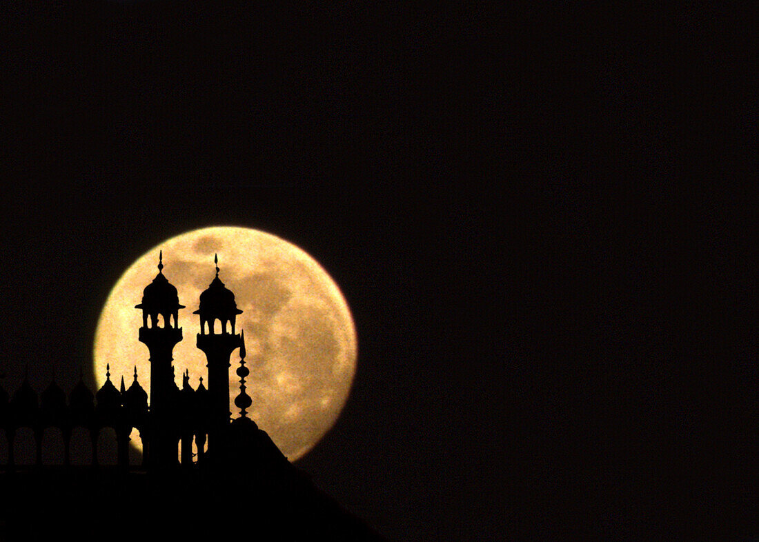 Full moon over Jami Masjid mosque in Old Delhi, Delhi, India Asia