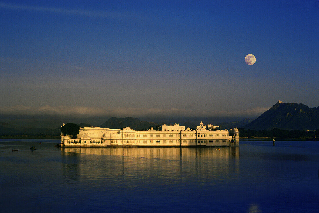 Lake Palace Hotel, Udaipur, Rajasthan, India, Asia