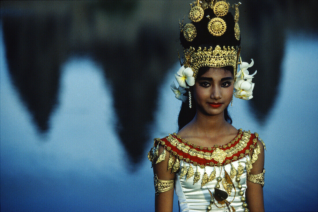 Temple dancer, reflection of Angkor Wat, Angkor Wat, Siem Raep, Cambodia, Asia