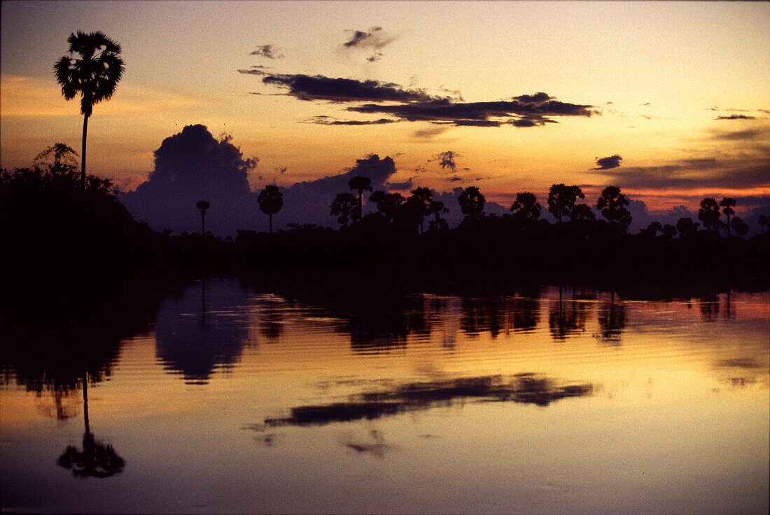 Tonle Sap lake and Mekong river at sunset, Siem Reap Province, Cambodia, Asia