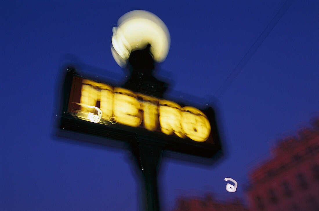 Metro, Paris France