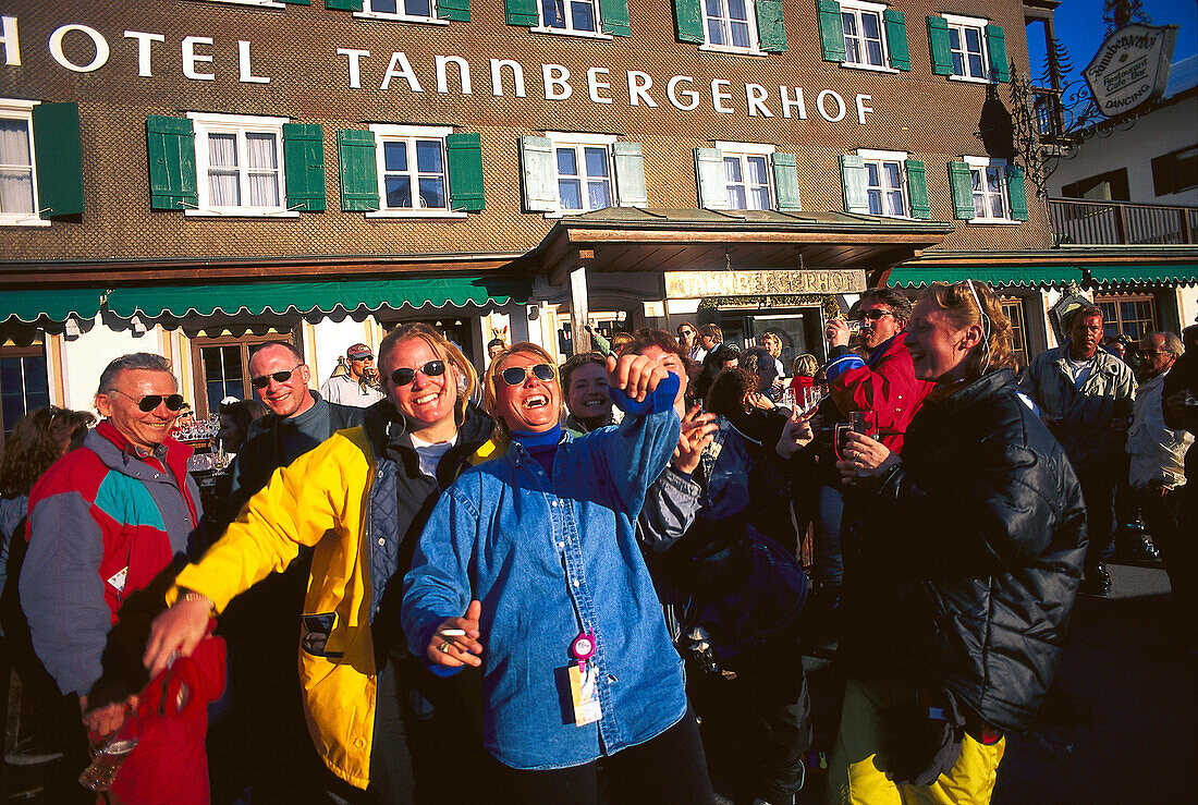 Apres ski am Tannberger Hof Eisbar, Lech, Vorarlberg, Österreich