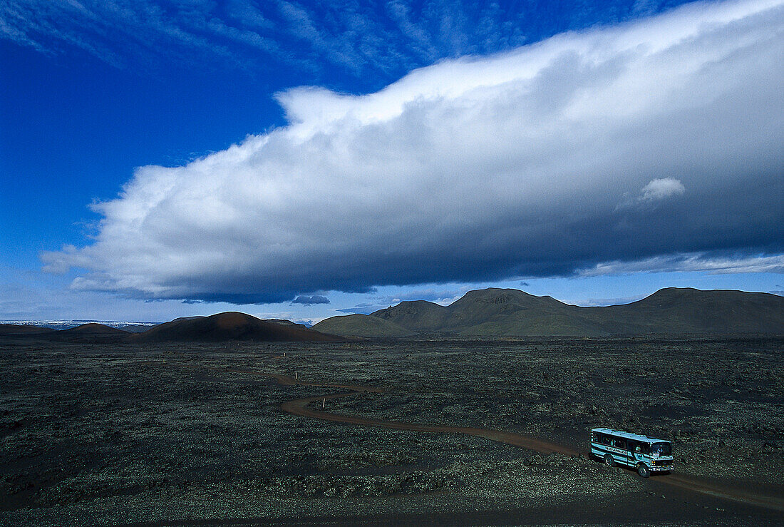 Oeffentlicher Hochlandbus, bei Askja Island