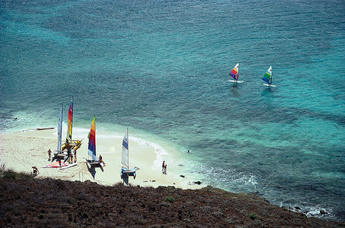 Catamarans on the beach of Mokulua Island, Oahu, Hawaii USA, America
