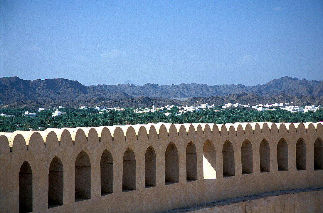 Fort &amp; city view, Nizwa, Oman, Vorderasien, Asien