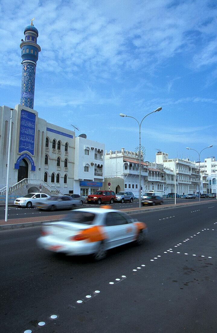 Taxi, Häuser und Minarett, Maskat, Oman, Vorderasien, Asien
