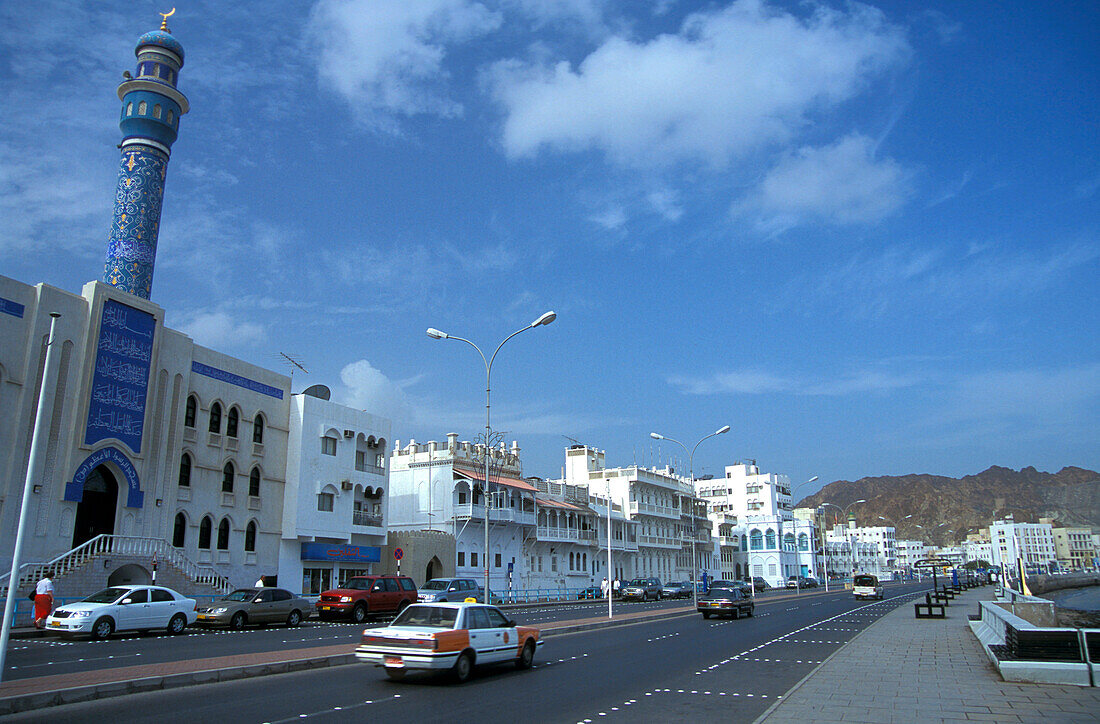 Taxi, Häuser und Minarett, Maskat, Oman, Vorderasien, Asien