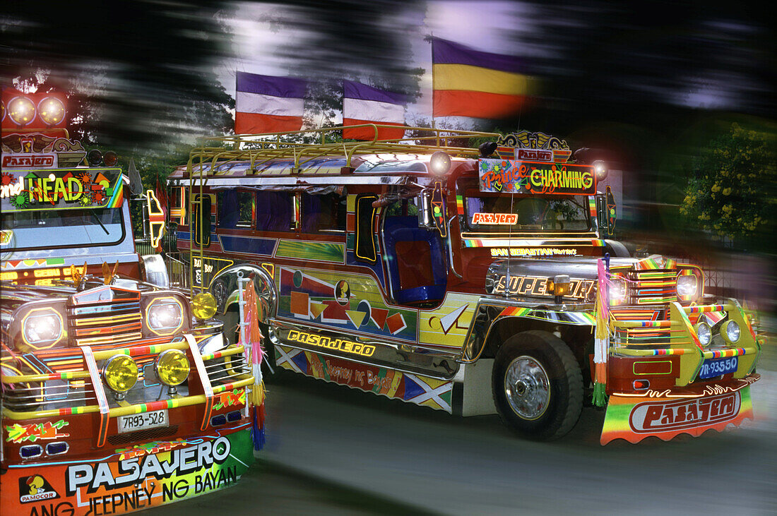 Jeepneys in Cebu Stadt, Insel Cebu, Philippinen