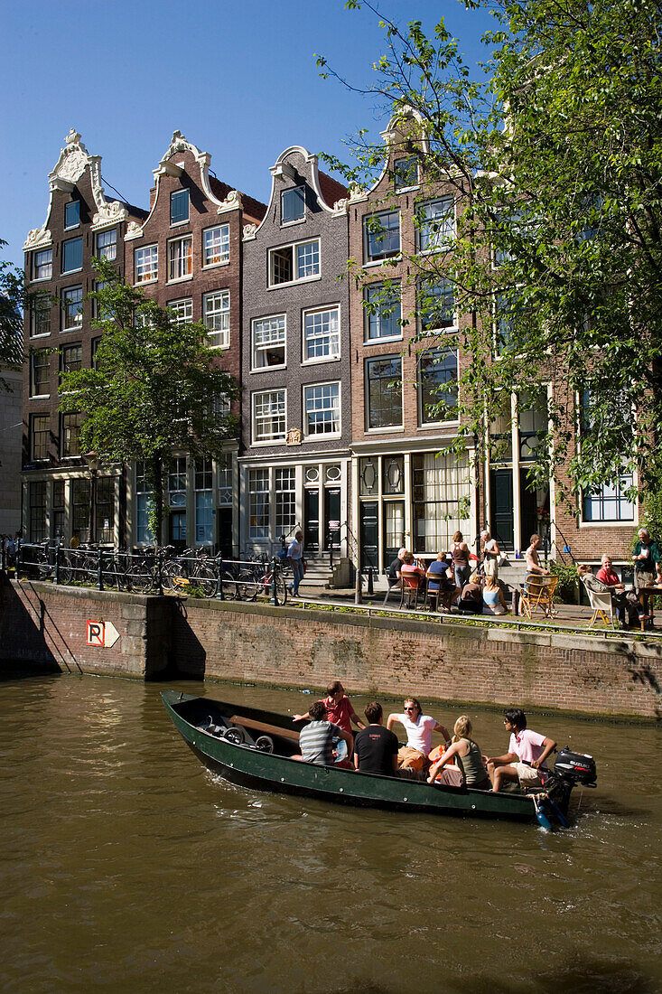 Houses, Boat, Brouwersgracht, Jordaan, View over Brouwersgracht with leisure boat to typical gabled houses, Jordaan, Amsterdam, Holland, Netherlands