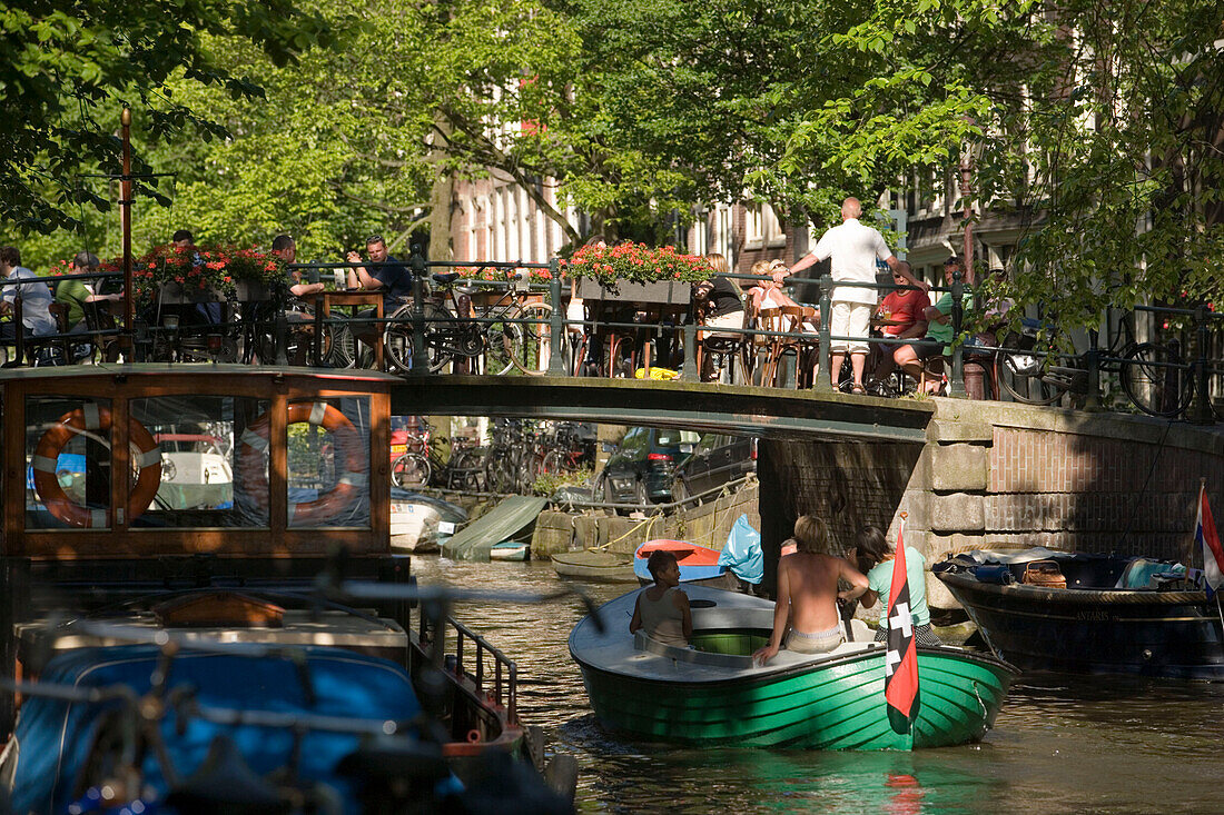 Boats, Open Air Restauarnt, Canal Bridge, Egelantiersgracht, Jordaan, People sitting in open air restauarnt on canal bridge over Egelantiersgracht, Jordaan, Amsterdam, Holland, Netherlands
