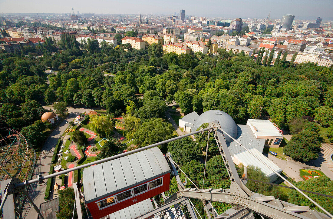 Blick vom Riesenrad über den Prater und die Stadt, Wien, Österreich