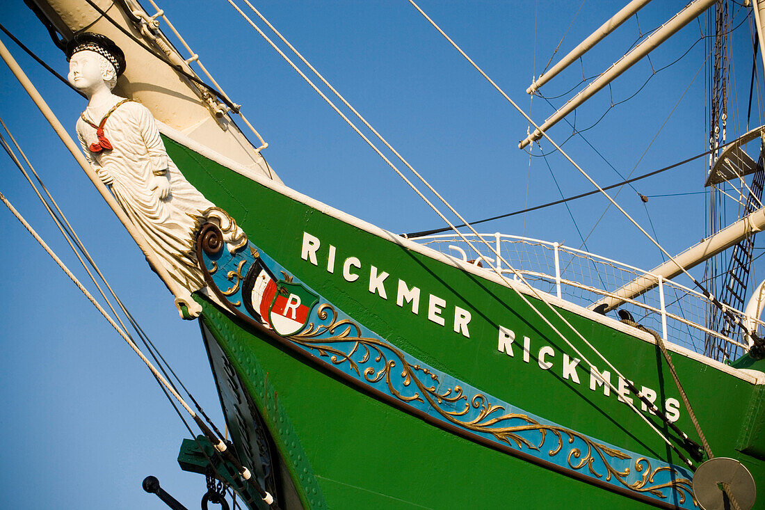 Bug des Segelschiffs Rickmer Rickmers mit Galionsfigur, Hamburg, Deutschland