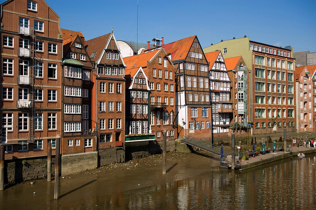 Malerische Backsteinhäuser in der Deichstrasse, Hamburg, Deutschland