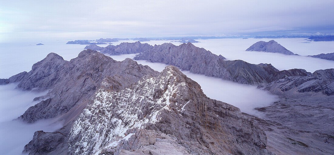 Blick von Zugspitze auf Wettersteingebirge, Oberbayern, Deutschland