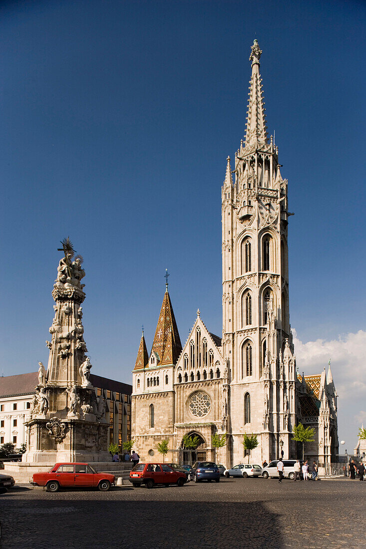 Statue of the Holy Trinity and Matthias Church, Statue of the Holy Trinity and Matthias Church on Castle Hill, Buda, Budapest, Hungary