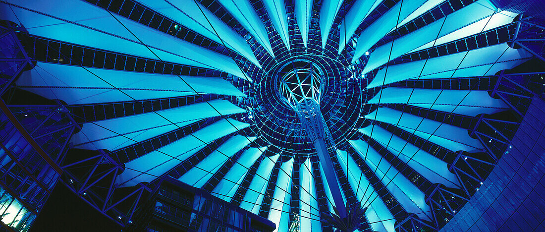 Dach des Sony Center, Potsdamer Platz, Berlin, Deutschland