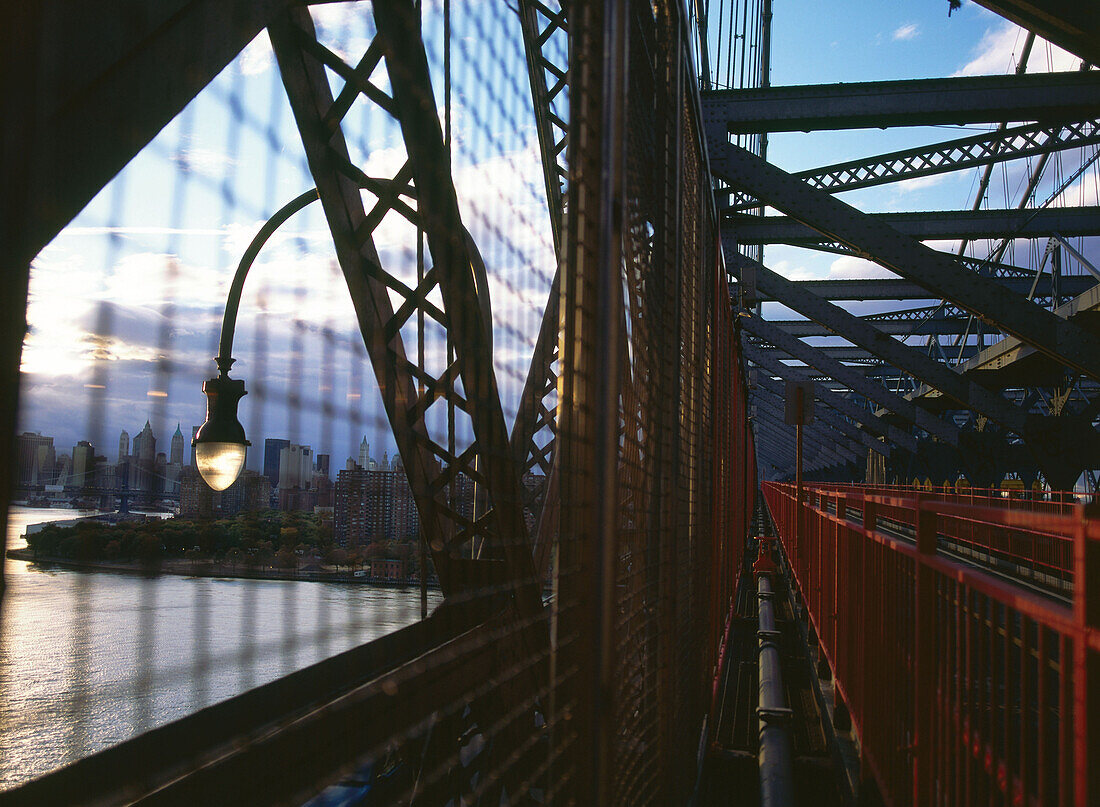 Williamsburg Bridge, Manhattan, New York, USA