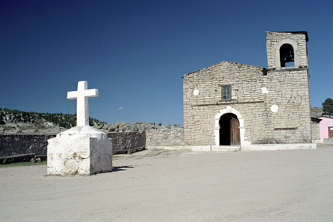 Die Kirche San Ignacio de Arareko im Sonnenlicht, Creel, Chihuahua, Mexiko, Amerika