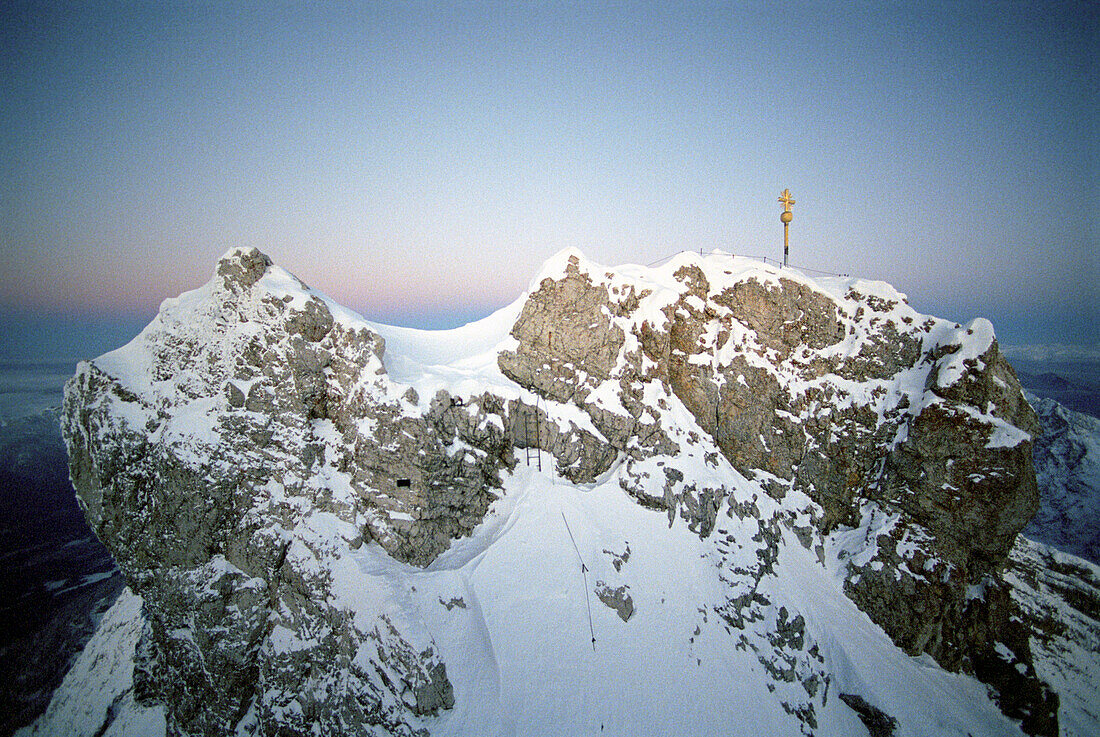 Gipfelkreuz zugspitze, garmisch partenkirchen, bayern, deutschland