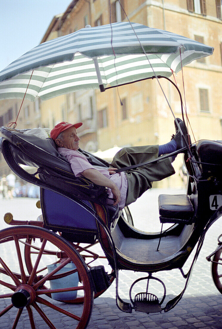 Kutscher ruht sich aus, Rom, Italien