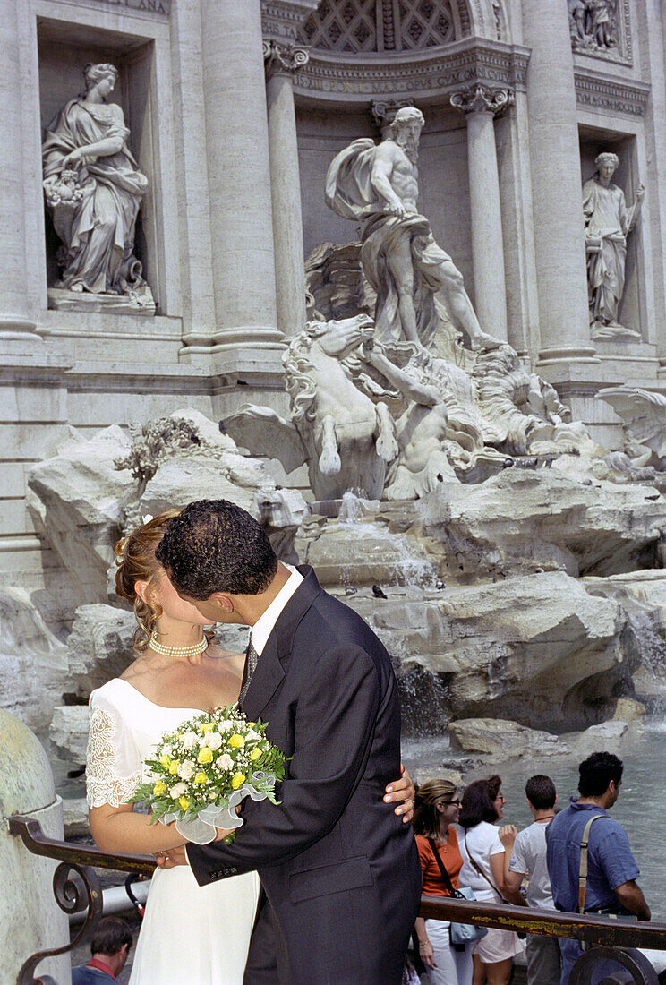 Wedding couple, Fontana di Trevi, Rome, Italy