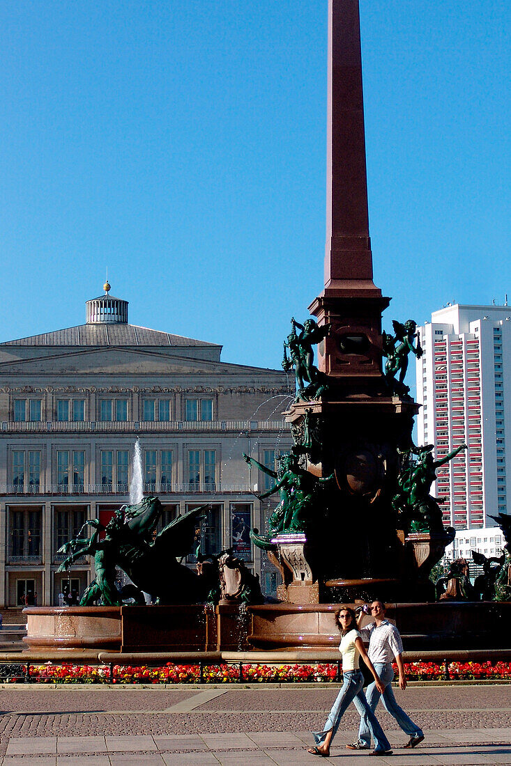 Leipzig, sachsen, deutschland, paar auf dem ausgustusplatz