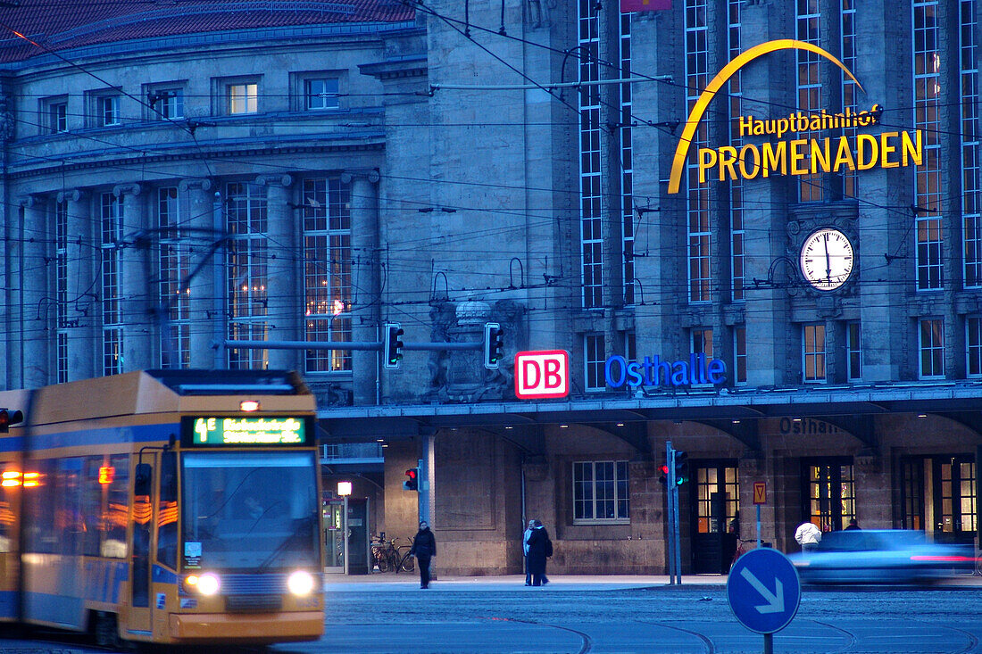 Tram in front of the Leipzig central station in the evening, Leipzig, Saxony, Germany, Europe