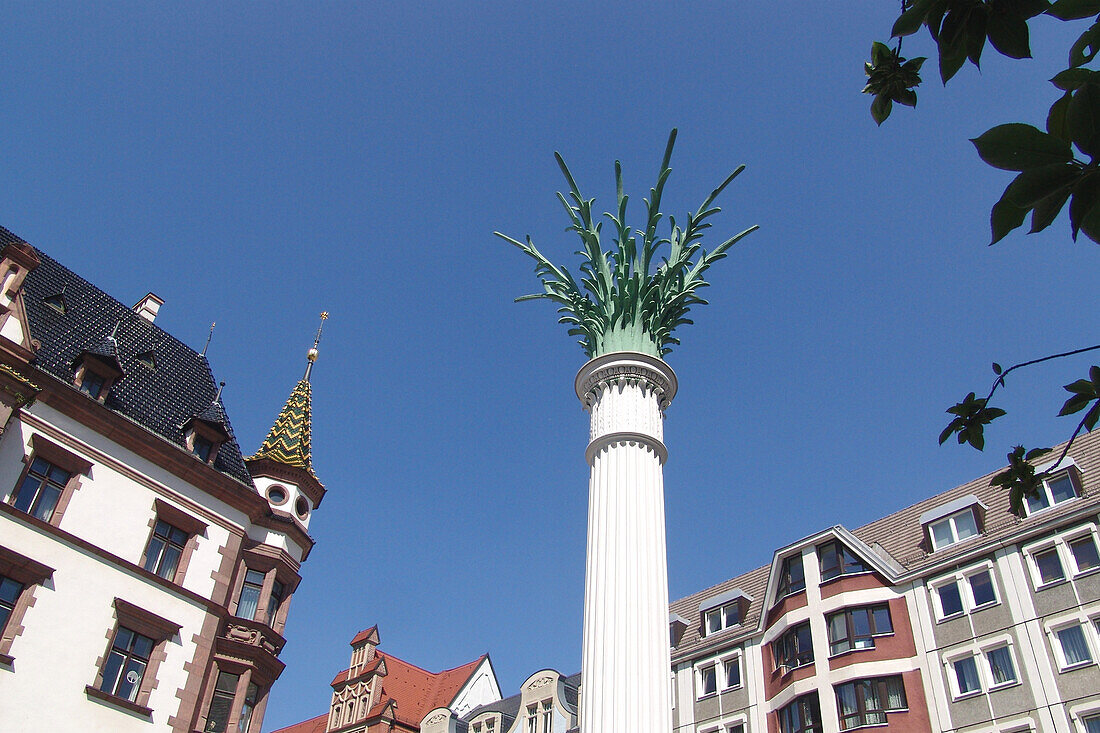 Freistehende Säule neben der Nikolaikirche, Leipzig, Sachsen, Deutschland, Europa