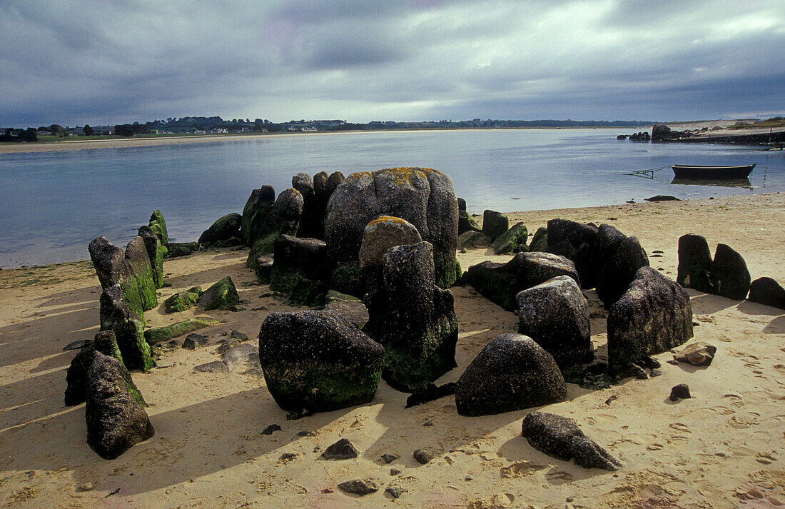 Dolmen, Baie de Kernic, Brittany, France, Europe