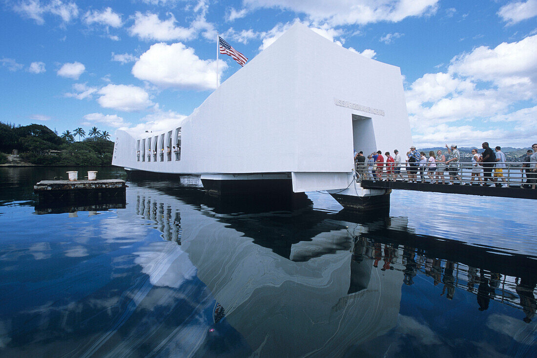USS Arizona Memorial, Pearl Harbor, Honolulu, Oahu, Hawaii, USA