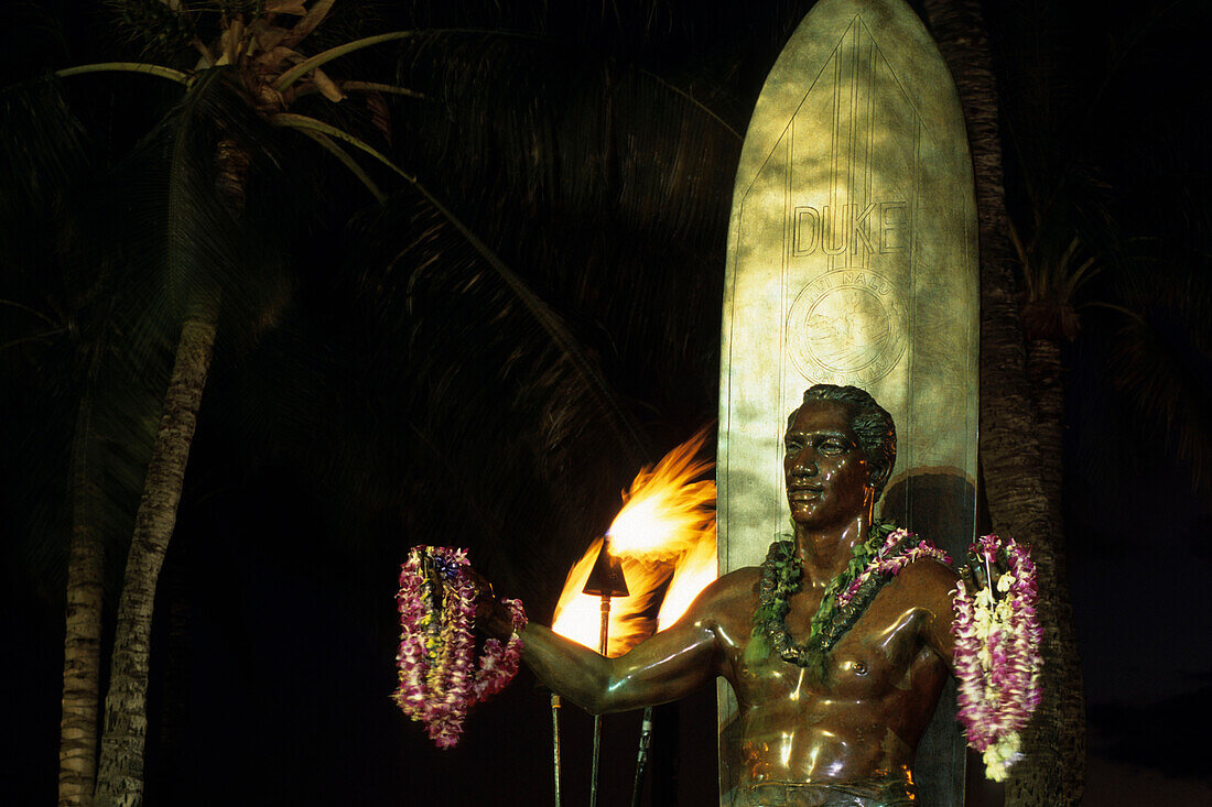 Surfer Statue at Waikiki, Duke Kahanamoku Statue, Honolulu, Oahu, Hawaii, USA
