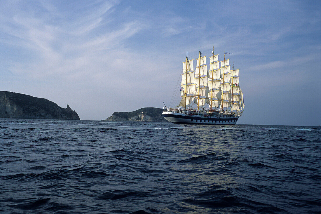 Segelschiff Royal Clipper vor, Italienischer Küste, Mittelmeer, Italien