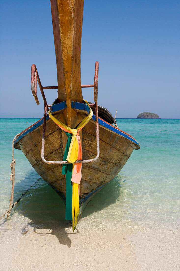 Langschwanzboot am Strand von Ko Lipe, Tarutao Marine National Park, Thailand