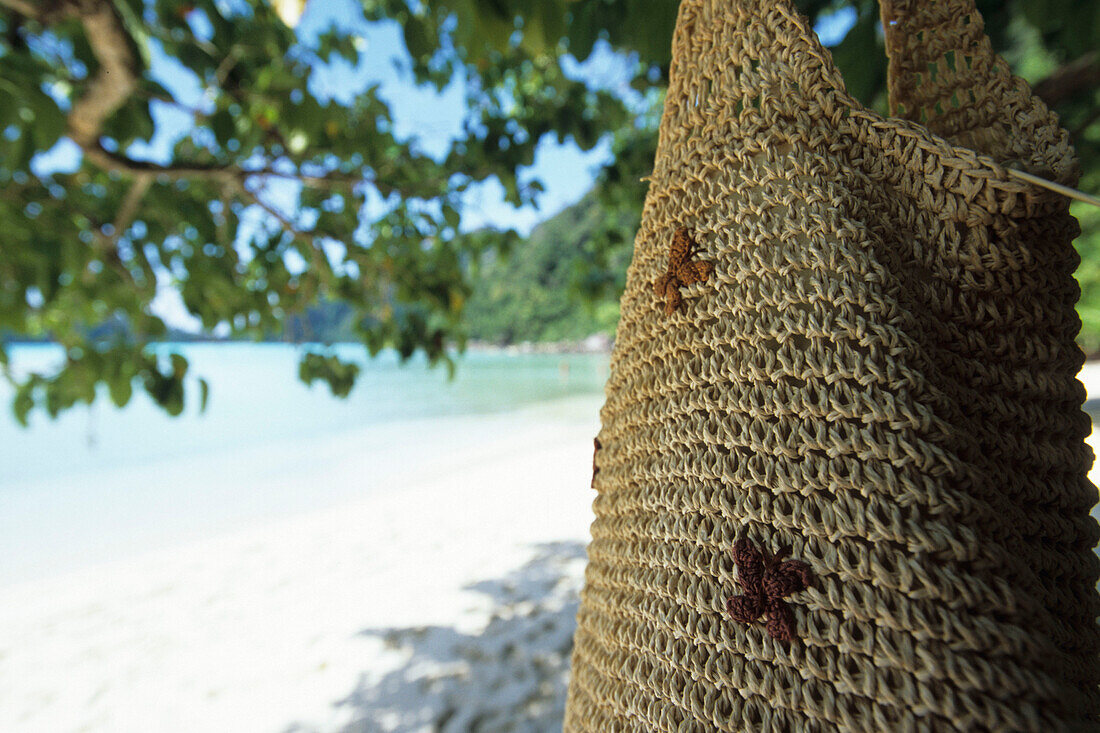 Strandtasche am Strand von Ko Butang, Thailand