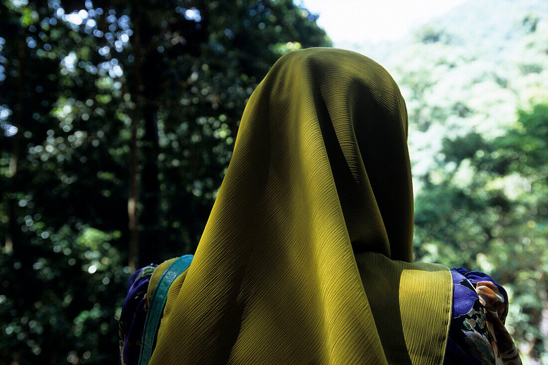 Moslemische Frau mit Kopftuch, Langkawi, Malaysia, Asien