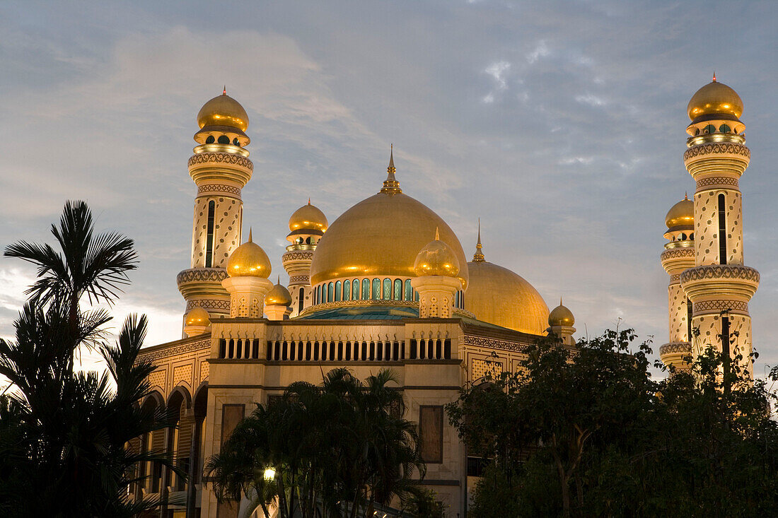 Brunei Mosque at Sunset, Jame'Asr Hassan Bolkia Mosque, Bandar Seri Begawan, Brunei Darussalam, Asia